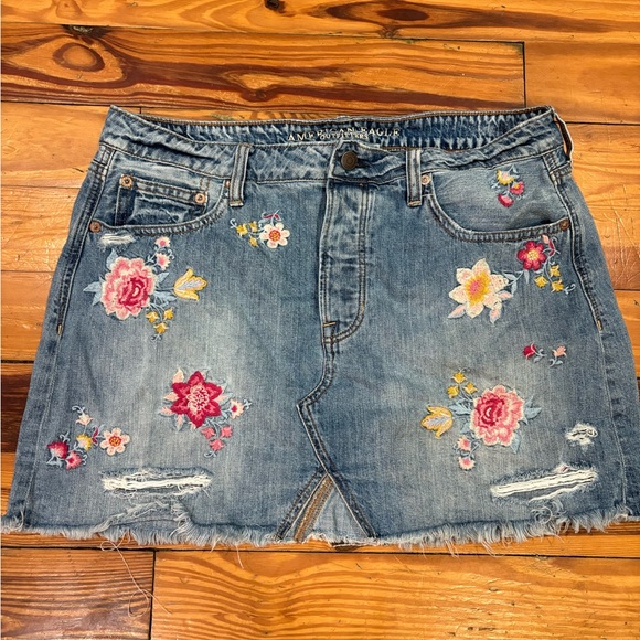 American Eagle Outfitters Dresses & Skirts - American Eagle Outfitters Floral Embroidered Denim Skirt